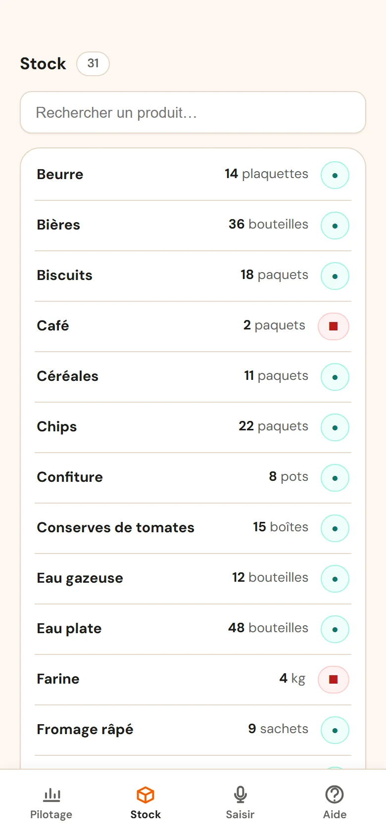 Onglet Stock de Stovo : 31 produits, un champ de recherche, puis la liste Beurre, Bières, Biscuits, Café, Céréales, Chips, Confiture et la suite, chacun avec sa quantité et une pastille, verte pour la plupart, rouge pour le café et la farine.